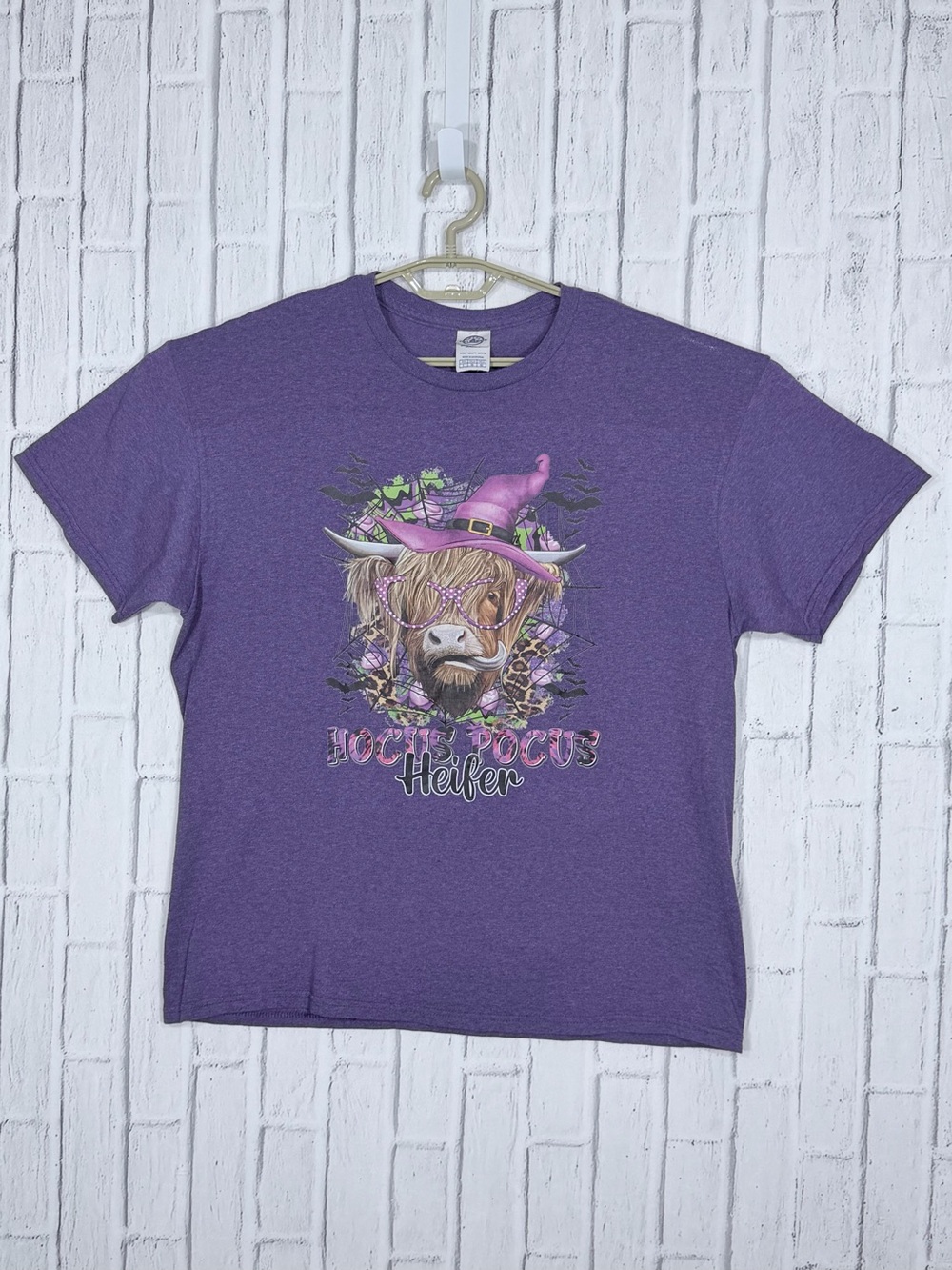 🐮🦇 Hocus Pocus Heifer Highland Cow Witch Halloween Tee Purple L